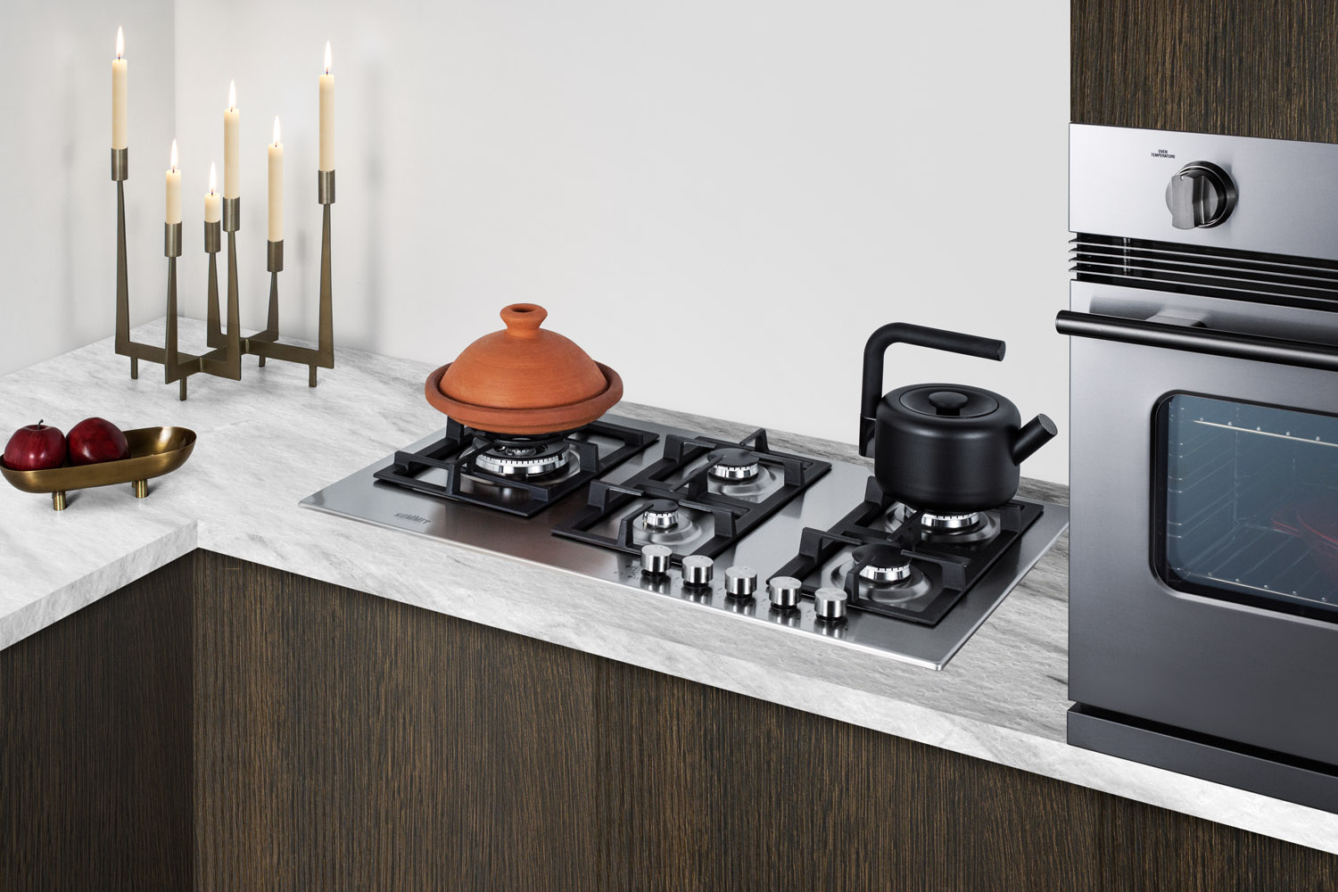 5-burner gas cooktop made in Italy with sealed burners, multiple heating outputs, a 304 grade stainless steel surface, and continuous cast iron grates